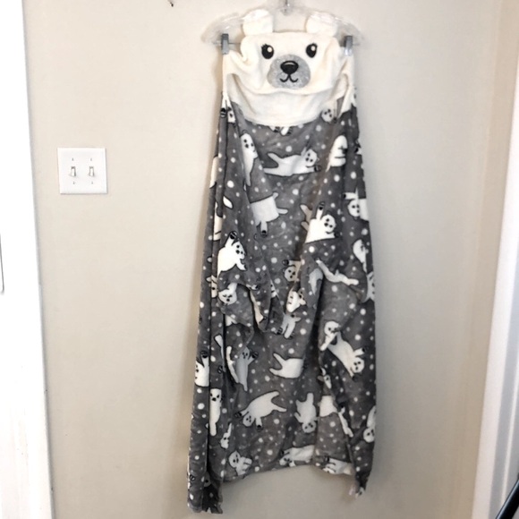 Justice Cozy Polar Bear Hooded Blanket Gray & White Polar Bear print with arms - Picture 4 of 8